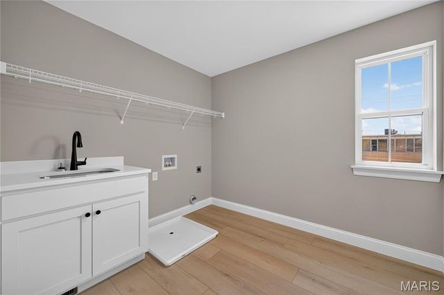 8737 Magdalen Avenue, St Louis, MO 63144