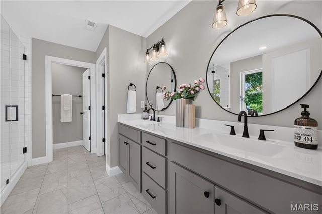 8737 Magdalen Avenue, St Louis, MO 63144