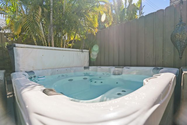 228 NE 16th Terrace, Fort Lauderdale, FL 33301