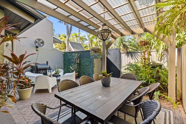 228 NE 16th Terrace, Fort Lauderdale, FL 33301