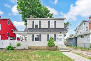 208 Osborne Ter, Springfield, MA 01104