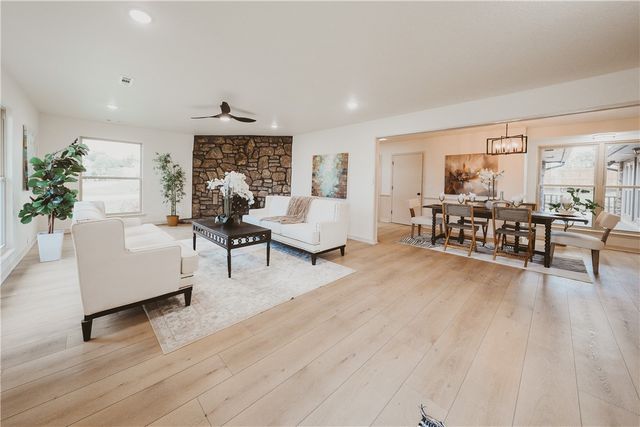 916 S 25th Place, Rogers, AR 72758