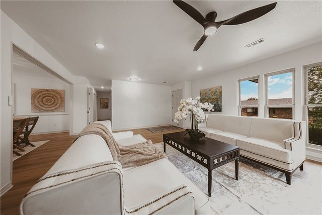 916 S 25th Place, Rogers, AR 72758