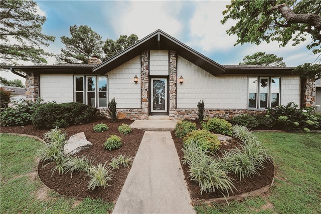 916 S 25th Place, Rogers, AR 72758