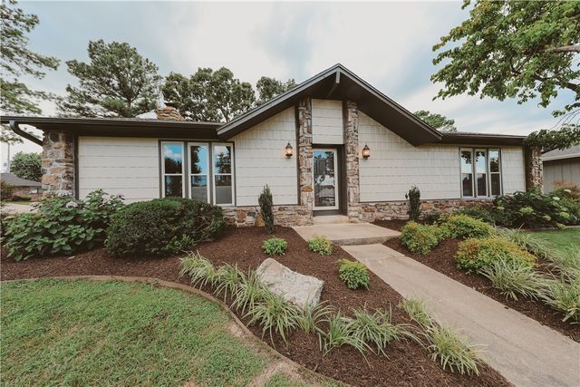 916 S 25th Place, Rogers, AR 72758