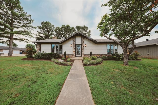 916 S 25th Place, Rogers, AR 72758