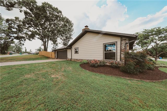 916 S 25th Place, Rogers, AR 72758