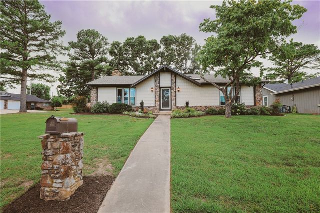 916 S 25th Place, Rogers, AR 72758