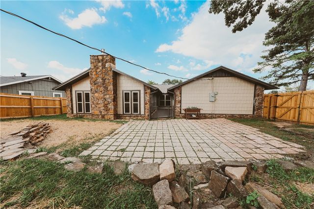 916 S 25th Place, Rogers, AR 72758