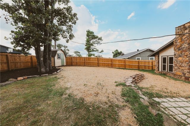 916 S 25th Place, Rogers, AR 72758