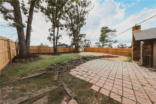 916 S 25th Place, Rogers, AR 72758