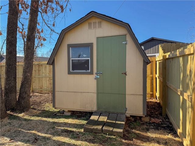 916 S 25th Place, Rogers, AR 72758