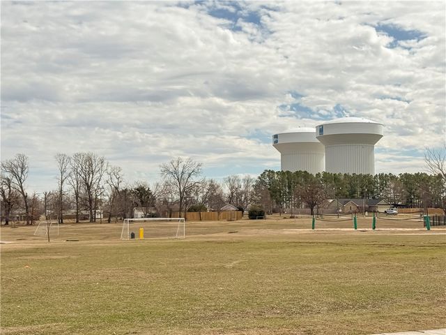 916 S 25th Place, Rogers, AR 72758