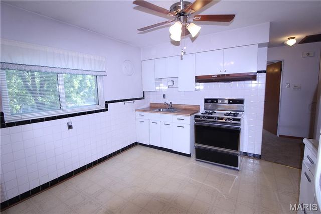 2324 Birch Drive, St Louis, MO 63125