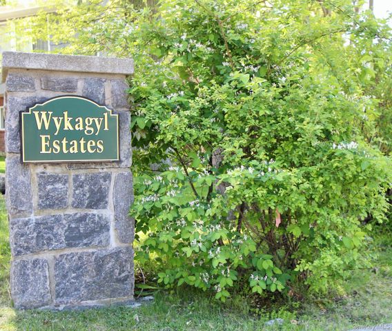 27 Skyview Lane, New Rochelle, NY 10804