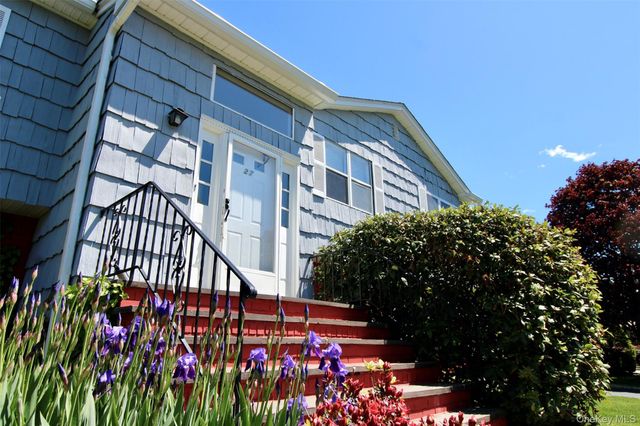 27 Skyview Lane, New Rochelle, NY 10804