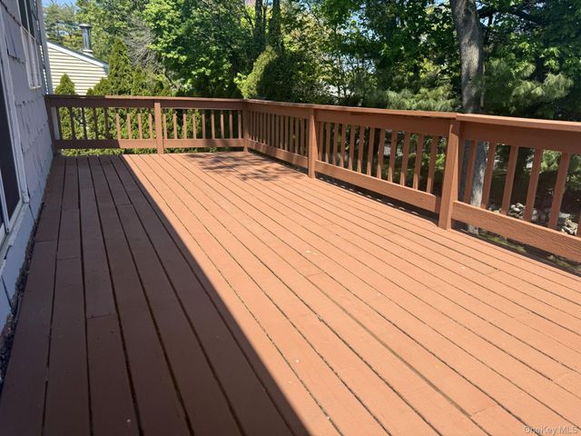 27 Skyview Lane, New Rochelle, NY 10804