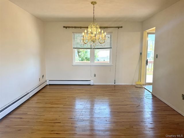 27 Skyview Lane, New Rochelle, NY 10804