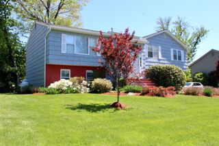 27 Skyview Lane, New Rochelle, NY 10804