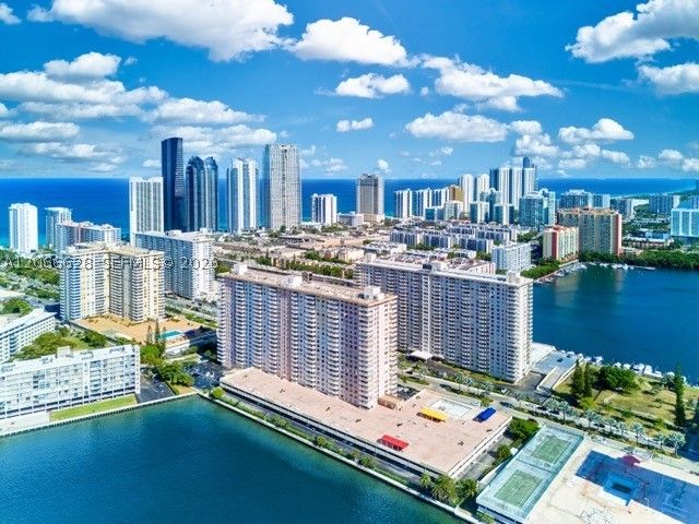 251 174th St 706, Sunny Isles Beach, FL 33160