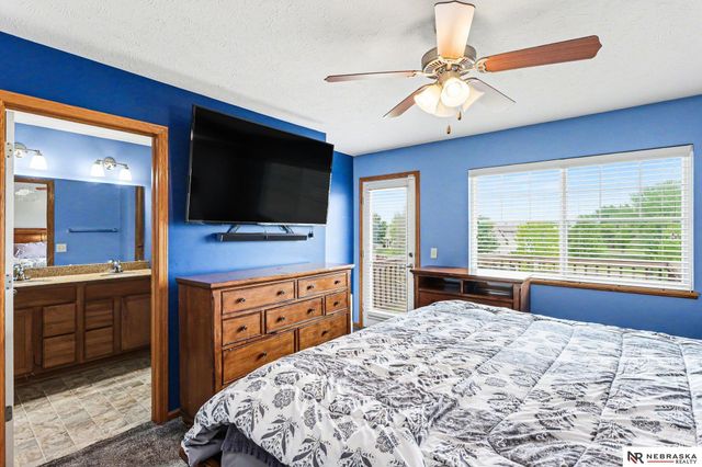 8604 Ridge Hollow Drive, Lincoln, NE 68526
