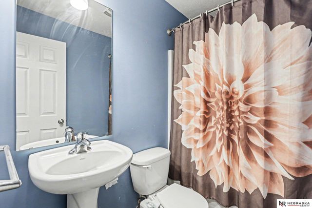 8604 Ridge Hollow Drive, Lincoln, NE 68526