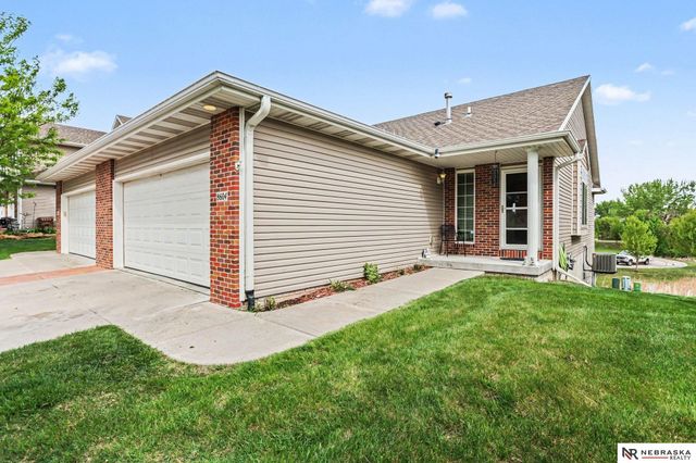 8604 Ridge Hollow Drive, Lincoln, NE 68526