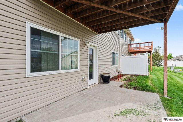 8604 Ridge Hollow Drive, Lincoln, NE 68526