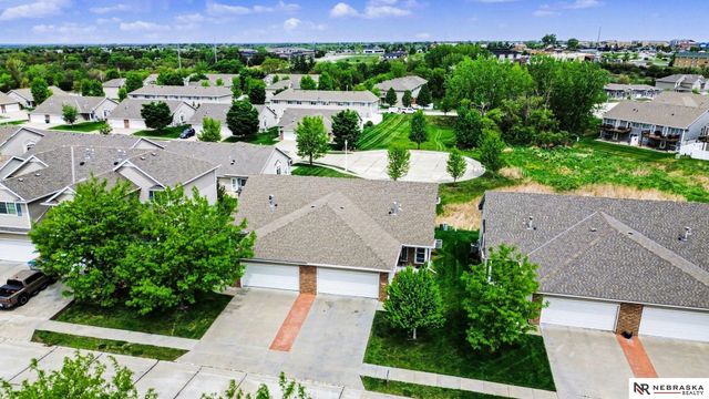 8604 Ridge Hollow Drive, Lincoln, NE 68526