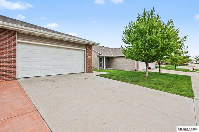8604 Ridge Hollow Drive, Lincoln, NE 68526