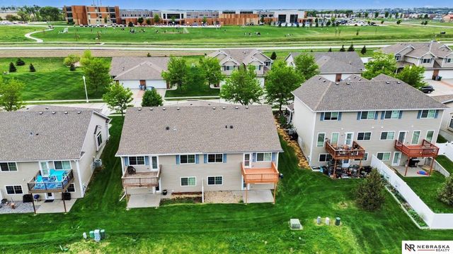 8604 Ridge Hollow Drive, Lincoln, NE 68526