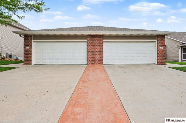 8604 Ridge Hollow Drive, Lincoln, NE 68526