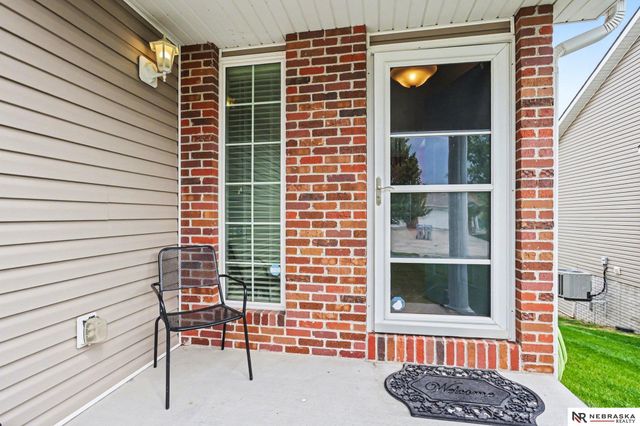 8604 Ridge Hollow Drive, Lincoln, NE 68526