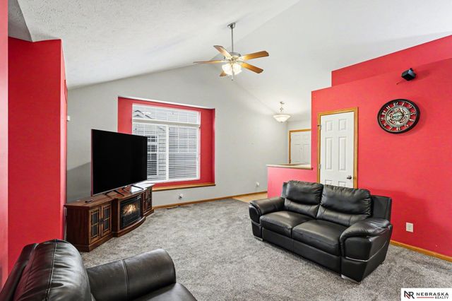 8604 Ridge Hollow Drive, Lincoln, NE 68526