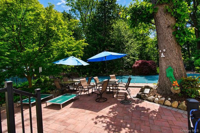 77 Shore Road, Mount Sinai, NY 11766