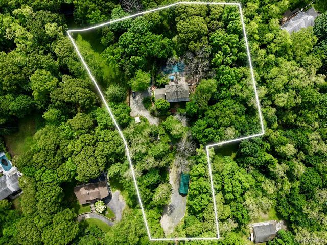 77 Shore Road, Mount Sinai, NY 11766