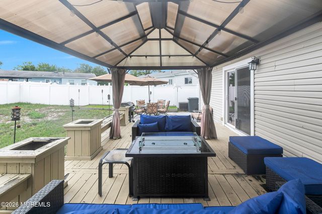 935 Gloucester Drive, Toms River, NJ 08753