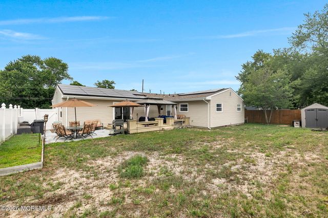 935 Gloucester Drive, Toms River, NJ 08753