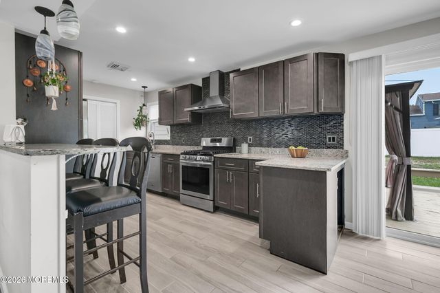 935 Gloucester Drive, Toms River, NJ 08753