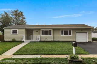 935 Gloucester Drive, Toms River, NJ 08753