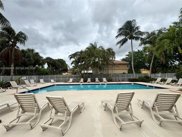 435 Rainbow Springs Ter, Royal Palm Beach, FL 33411