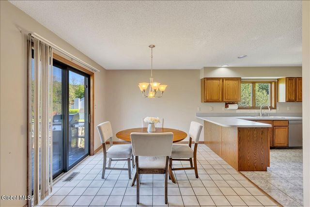 2 Chantal Court, Milton, NY 12020