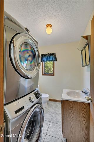 2 Chantal Court, Milton, NY 12020