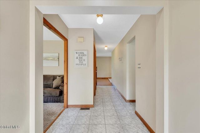 2 Chantal Court, Milton, NY 12020