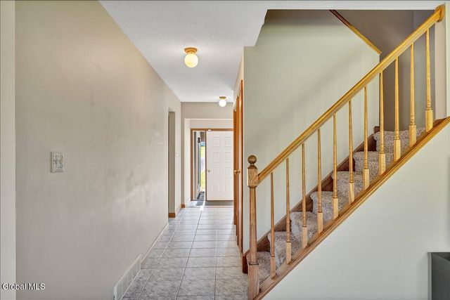 2 Chantal Court, Milton, NY 12020