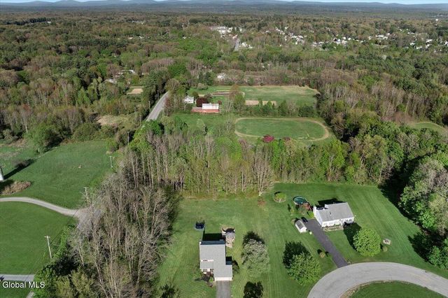 2 Chantal Court, Milton, NY 12020