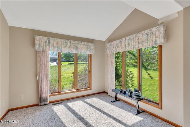 2 Chantal Court, Milton, NY 12020