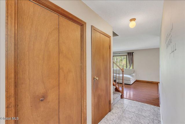 2 Chantal Court, Milton, NY 12020