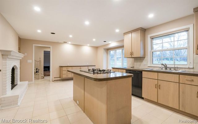25461 Tweed Drive, Franklin, MI 48025