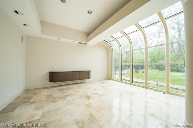 25461 Tweed Drive, Franklin, MI 48025